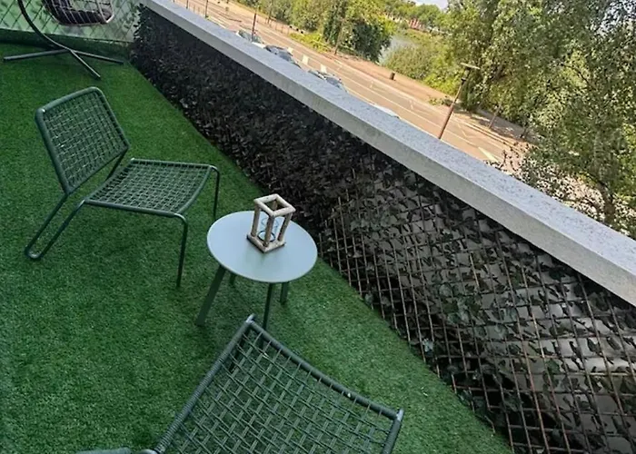 - Terrace Loire View - Center Island *